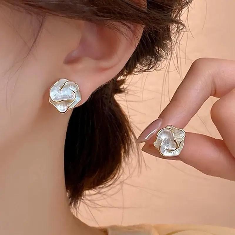 女性のための紫色のオイルドロップフラワー付きヴィンテージイヤ - Pearl Earring Stud のレビューと価格